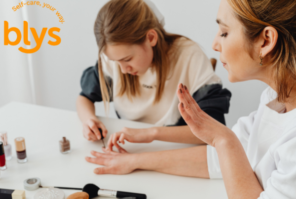 Chip-Free Manicure That Survives December Chaos