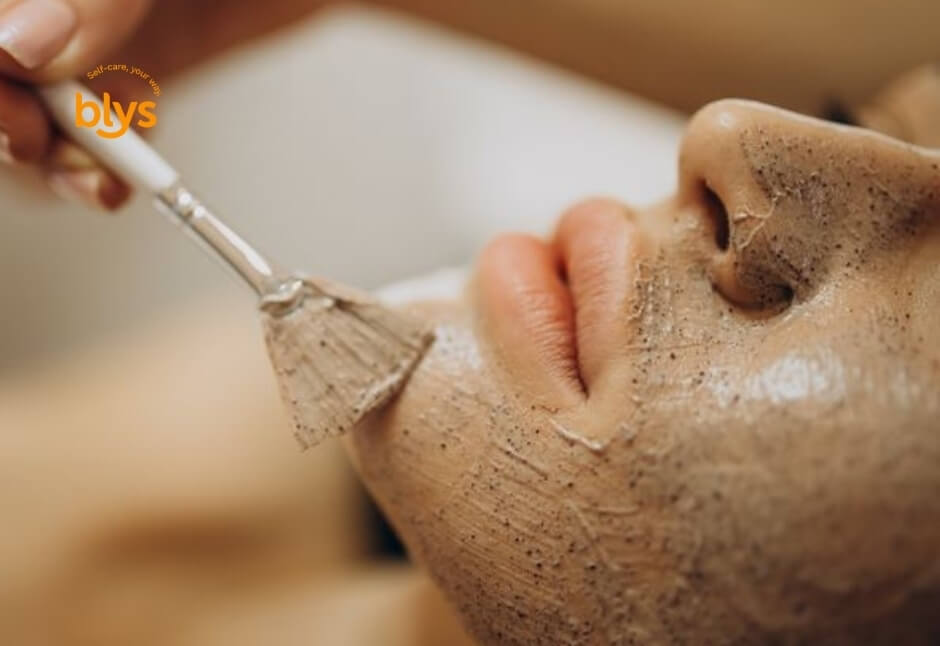 beauty-therapist-career-guide-canada