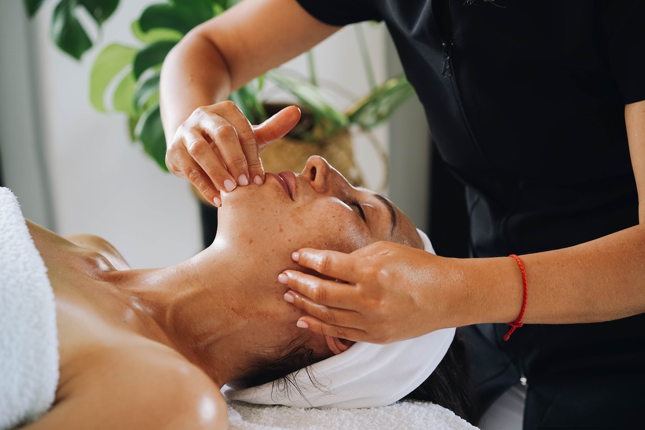 Best insurance options for massage therapists in Australia blog_woman receiving facial from beauty therapist