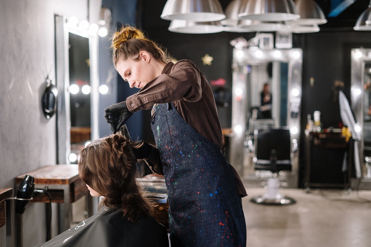 woman-getting-a-haircut