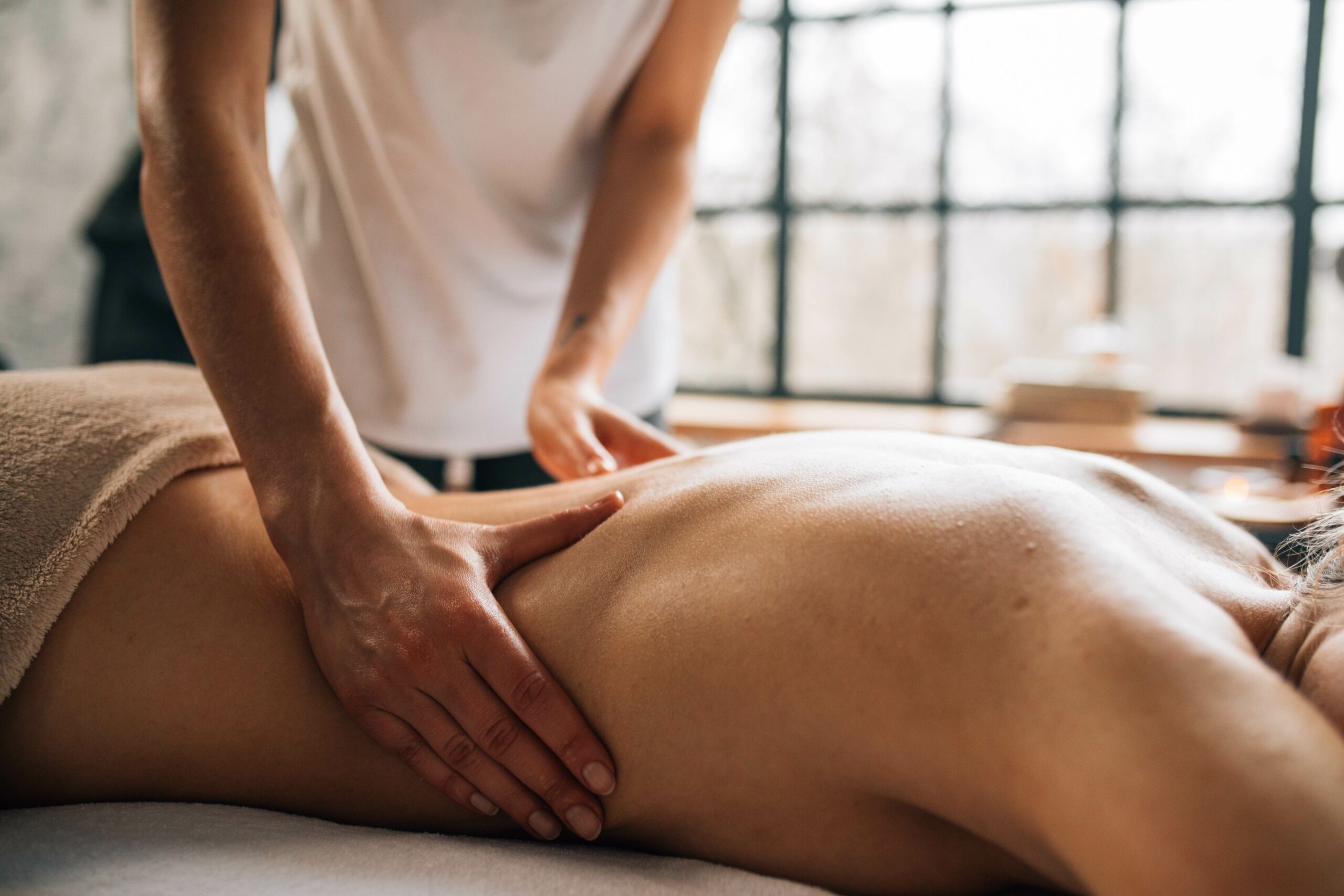 A Complete Guide On How to Give An Amazing Back Massage