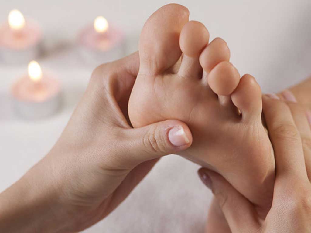 https://getblys.com/us/wp-content/uploads/2022/09/reflexology-massage.jpg